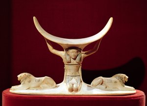 Nakkestøtte med Shu, den egyptiske luftgud, fra Tutankhamons grav, New Kingdom (se også 391029)