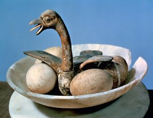Låg på en alabastkrukke dekoreret med en fugl i en rede indeholdende æg, fra Tutankhamons grav (ca. 1370-52 f.Kr.) New Kingdom (malet og stuccoed træ)