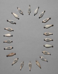 Kronbladsformede perler, ca. 1391-1353 f.Kr af Egyptian 18th Dynasty