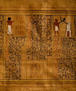 Del af dødebog med tekst i lodrette kolonner af hieroglyffer og indstik med polykrome illustrationer, papyrus, 34 cm x 14 cm, fra Kha-graven i Deir el-Medina, Egyptisk civilisation, Det Nye Rige, XVIII. dynasti af Egyptian 18th Dynasty