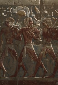 Relief, der viser en parade til ære for gudinden Hathor, detalje fra Hatshepsuts lighustemplet (ca. 1503-1482 f.Kr.) New Kingdom (malet kalksten) (se også 382845)