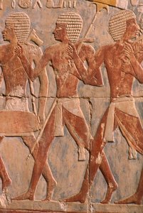 Relief, der viser en parade til ære for gudinden Hathor, detalje fra Hatshepsuts lighustemplet (ca. 1503-1482 f.Kr.) New Kingdom (malet kalksten) (se også 382845)