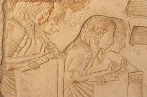Relief af skriftlærde på arbejde, fra Horemhebs grav (ca. 1323-1295 f.Kr.) New Kingdom (vægmaleri) (detaljer fra 218338) af Egyptian 18th Dynasty