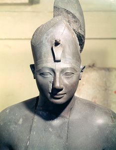 Statue af Tuthmosis III (regeret 1504-1450 f.Kr.), fra Amuntemplet, Karnak (basalt)