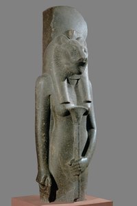 Gudinden Sekhmet holder et scepter i form af en papyrusstængel ... af Egyptian 18th Dynasty
