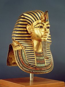 Tutankhamons begravelsesmaske (ca. 1370-1352 f.Kr.) New Kingdom, ca. 1336-1327 f.Kr. (guld indlagt med halvædelsten) (se også 228800)