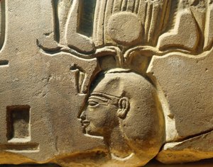 Egypten, Luxor, det gamle Theben, Assasif-dalen, fragment af relief, der forestiller Ramses II og kartoucher af Egyptian 19th Dynasty