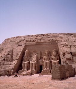 Egyptisk antikvitet: Kolossen af Ramses II-templet. 1271-1256 f.Kr. Abu Simbel (Abu simbel), Aswan, Egypten af Egyptian 19th Dynasty