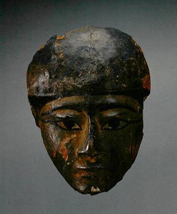 Maske fra en kiste, New Kingdom (gessoed og malet træ) af Egyptian 19th Dynasty
