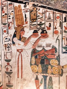 Nefertari giver et tilbud fra Nefertaris grav (vægmaleri) af Egyptian 19th Dynasty