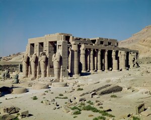 Osiride-figurer af Ramesses II (1279-1213 f.Kr.), der flankerer væggene i Den Anden Domstol, New Kingdom,