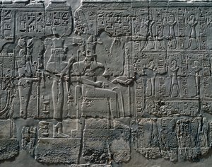 Scener med ofringer til guder, relief, indvendige vægge i den store hypostylehal, Karnak-tempelkomplekset (Unescos verdensarvsliste) af Egyptian 19th Dynasty