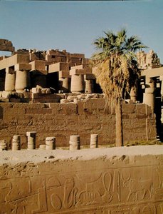 Muren af Ramses II og Tuthmosis-templet