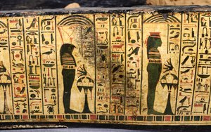 Detalje af den ydre kistebund af mumien af Nesyamun, muligvis fundet i Deir El-Bahri, New Kingdom, ca. 1100 f.Kr. (malet træ) af Egyptian 20th Dynasty