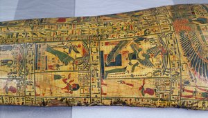 Detalje af det ydre kistelåg på mumien af Nesyamun, muligvis fundet i Deir El-Bahri, New Kingdom, ca. 1100 f.Kr. (malet træ) af Egyptian 20th Dynasty