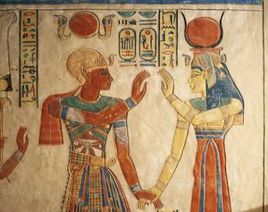 Egypten, Luxor, Oldtidens Theben, Queens Valley, Amonherkhopeshafs grav, malet relief, der forestiller farao Ramses III foran Isis
