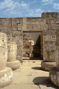 Statue af Ramses i et kapel, der fører fra Hypostyle Hall i Ramses III