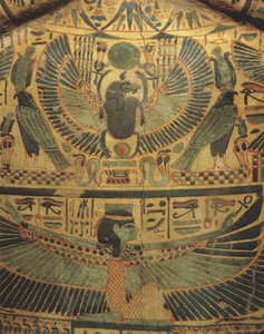 Mumiebetræk med bevinget guddommelighed, der beskytter skarabæ, evighedssymbol af Egyptian 22nd Dynasty