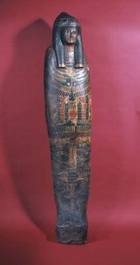 Sarkofag for en ung kvinde, der blev kaldt Djed-montu-iues-ankh, Pamius hustru, tredje mellemliggende periode, 850-730 f.Kr. (polykrom gesso) (for detaljer se 83358) af Egyptian 22nd Dynasty