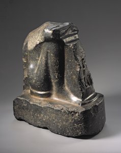 Fragment af en naofhor statue, sendynastisk periode (basalt)