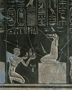 Dolerit-relief af Nectanebo I, konge, der tilbyder gave til krokodillehovedet dæmon, fra Heliopolis ved Atum-templet