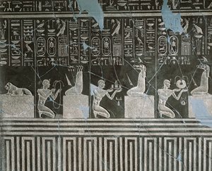 Dolerit-relief af Nectanebo I, konge, der tilbyder gaver til dæmoner, fra Heliopolis ved Atum-templet