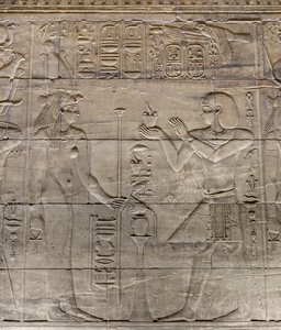 Relieffer i den indre helligdom, Philae-templet, Aswan, Egypten