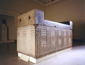 Sarkofag med separat dæksel, fra Giza, Egypten, Det Gamle Kongerige, ca. 2555-2532 f.Kr. (granit)