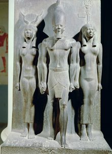 Triade af Menkaure (Mycerinus) med gudinden Hathor og gudinden for Aphroditopolis nome, taget fra Valley Temple of the Pyramid of Menkaure i Giza, Det Gamle Rige, ca. 2529 f.Kr. (skifer) (se