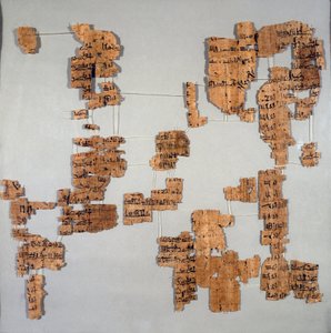 Egyptisk antiquitis: fragmenter af papyrusen kendt som den kongelige kanon eller "Papyrus royal", der indeholder listen over faraoer fra det 1. til det 17. dynasti. Torino, egyptisk museum af Egyptian Egyptian