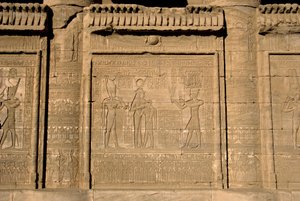 Egyptisk oldtid: Romersk mammisi til minde om fødslen af ​​Ihy, søn af Isis. Hathors tempel, Denderah, Egypten af Egyptian Ptolemaic Period