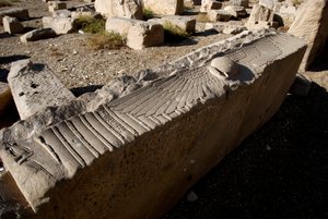 Egyptiske antikviteter: architrave af templet dedikeret til Hathor, Dendera, Egypten af Egyptian Ptolemaic Period