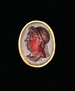 Hellenistisk dybring med kongeligt portræt af en ptolemæisk hersker, sandsynligvis Ptolemæus IX, Soter II, slutningen af 2. - tidligt 1. århundrede f.Kr. af Egyptian Ptolemaic Period