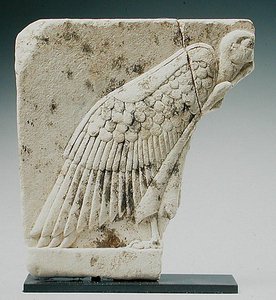 Relief forestillende en grib (kalksten) af Egyptian Ptolemaic Period