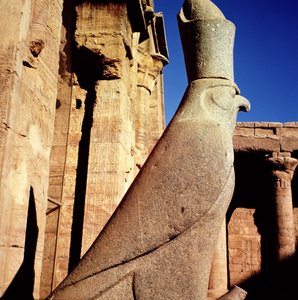 Statue af Horus, i Offerretten i Horus-templet