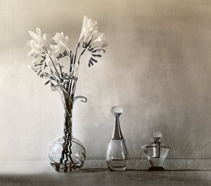 Elegante blomster og parfume af Elena Arjona