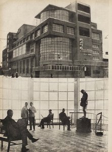 Zuyev Workers Club i Moskva. Illustration fra USSR Builds Socialism, 1933. af Eliezer Markowich Lissitzky