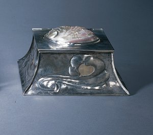 Blækhus (forsølvet kobber og perlemor) af Elizabeth Eaton Burton