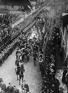 Dronning Victorias bortgang, 1901 1937 af Elliott and Fry