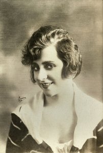 Portræt af Yvonne Printemps (foto) af Emera