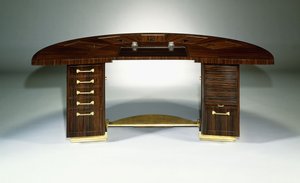 Et fint og vigtigt skrivebord, ca. 1929 (af demi-lune design, ebene de Macassar og forgyldt bronze) af Émile Jacques Ruhlmann