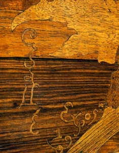 Sofabord i jugendstil, af Emile Galle (1846-1904), detalje med Galles signatur, Frankrig, 20. århundrede