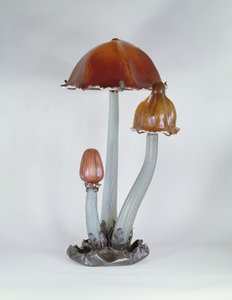 "Les Copin" smedejernsmonteret bordlampe med tredobbelt glasovertræk af Galle af Emile Galle