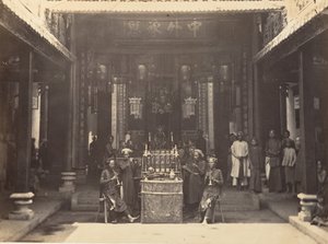 Religiøs ceremoni i den kinesiske pagode i Cholen, Saigon, Cochinchina, 1866. af Emile Gsell