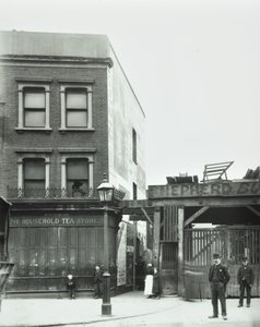 68 Bermondsey New Road: front elevation, London, 1898 af English Photographer