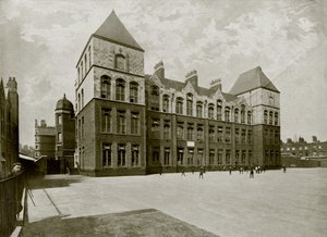 A Famous London Board School (s/h-billede) af English Photographer