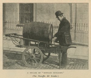 Ein Verkäufer von Flaschen-Sonnenschein von English Photographer