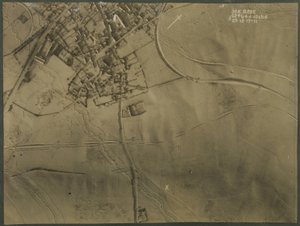 Luftfoto med skyttegrave fra WWI, 1917 af English Photographer