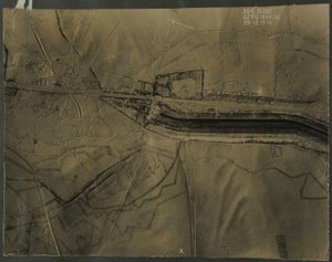 Luftfoto med skyttegrave fra WWI, 1917 af English Photographer