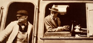 En motorfører afleverer til kong Edward VIII i Canada, 1920